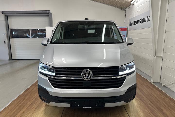 Sølv VW Transporter fra 2023