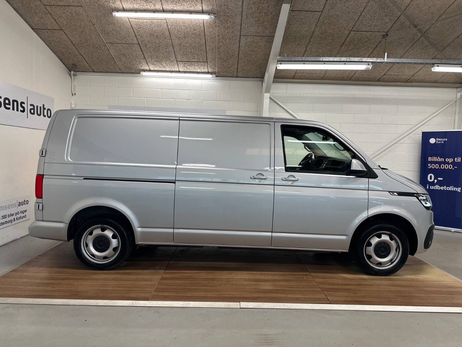 Sølv VW Transporter fra 2023