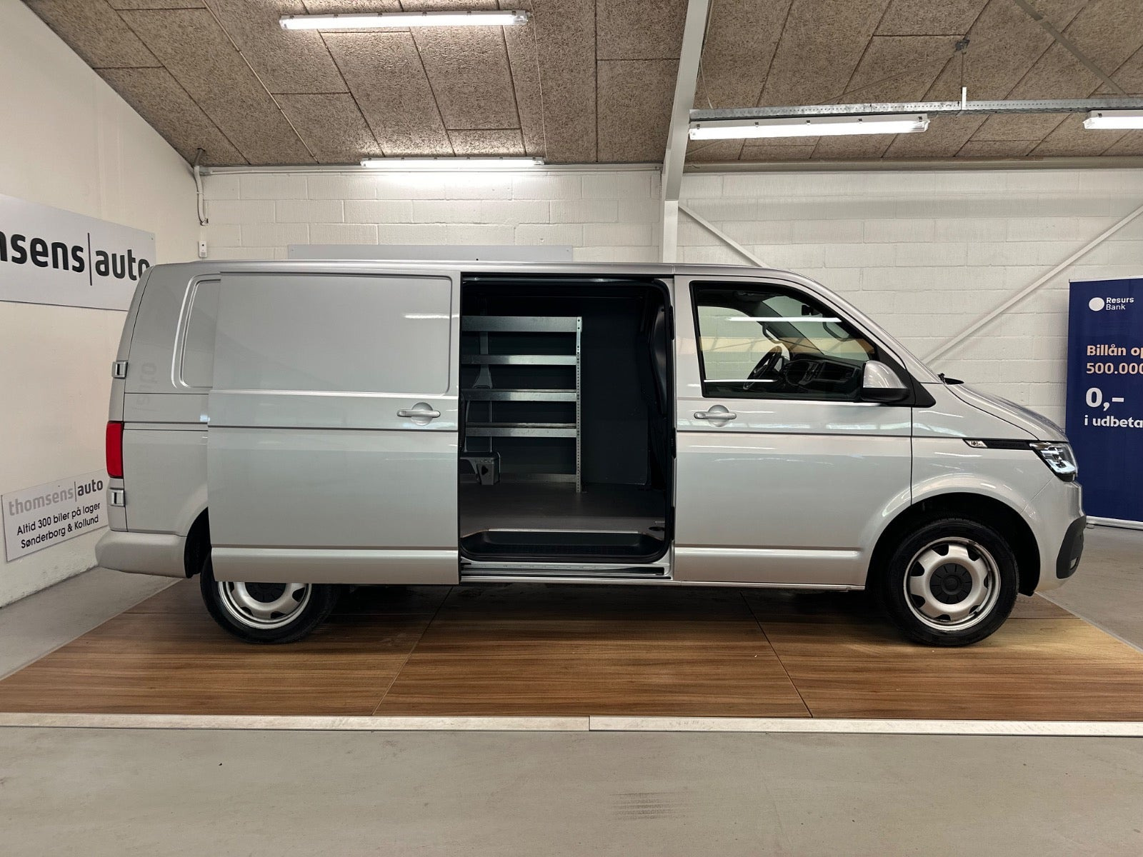 Sølv VW Transporter fra 2023