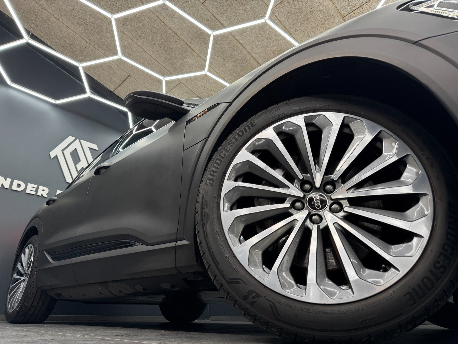 Sort Audi e-tron fra 2023