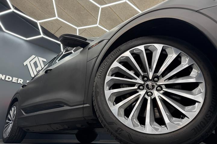 Sort Audi e-tron fra 2023