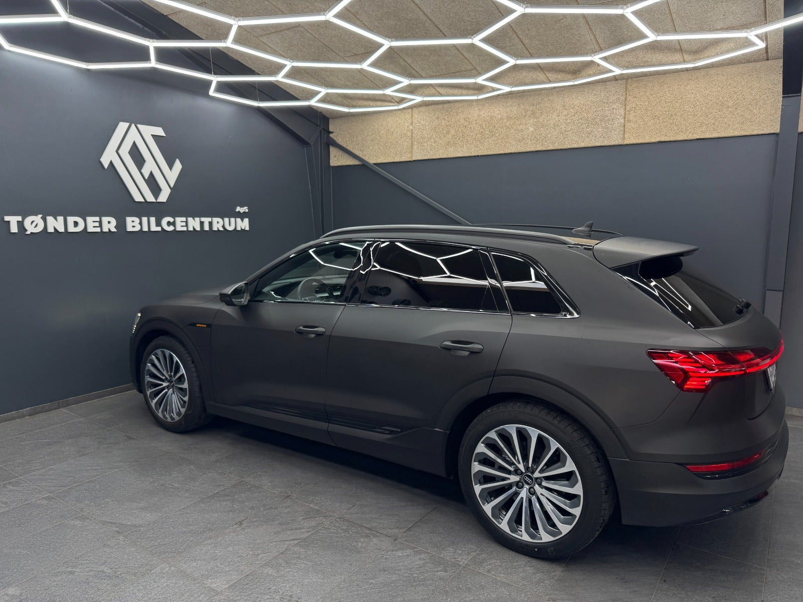 Sort Audi e-tron fra 2023