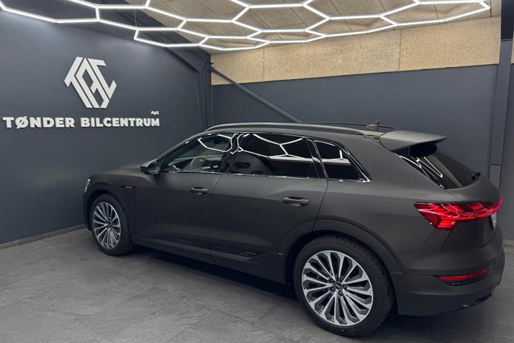 Sort Audi e-tron fra 2023