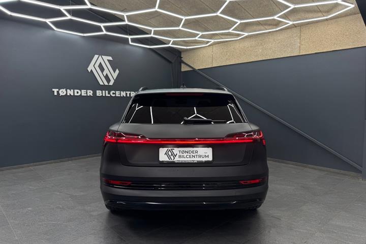 Sort Audi e-tron fra 2023