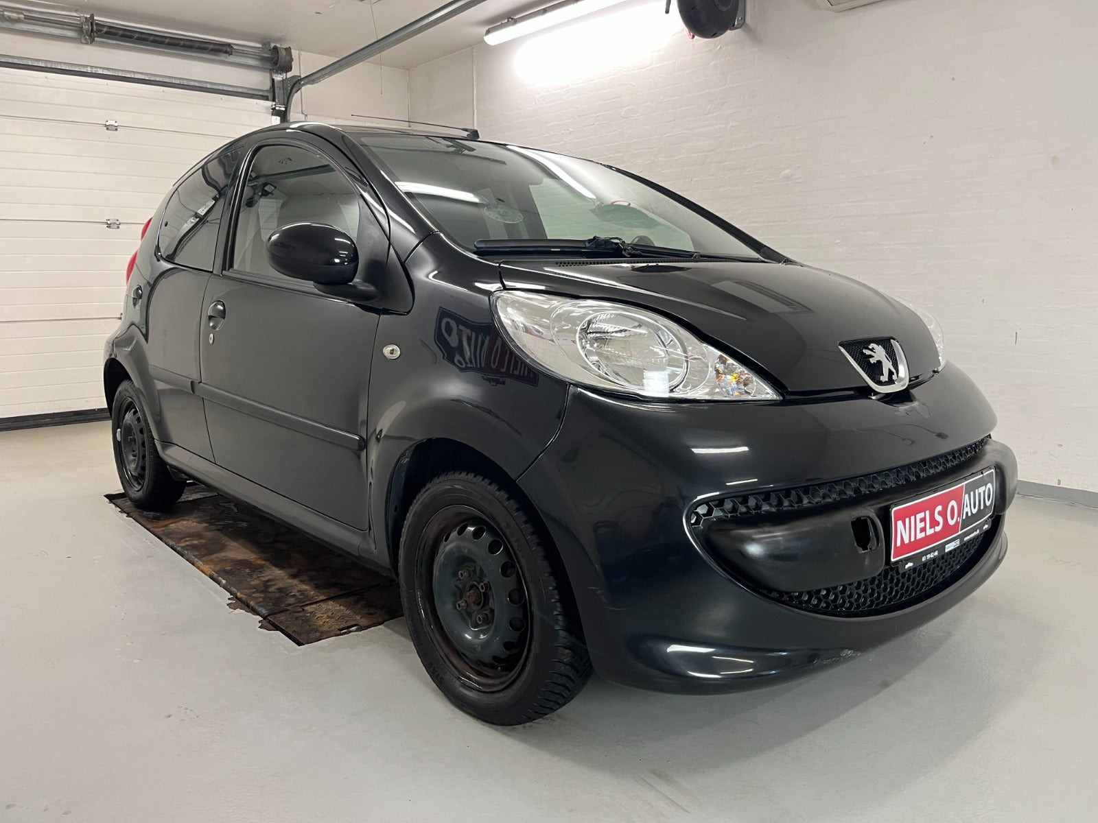Sort Peugeot 107 fra 2007