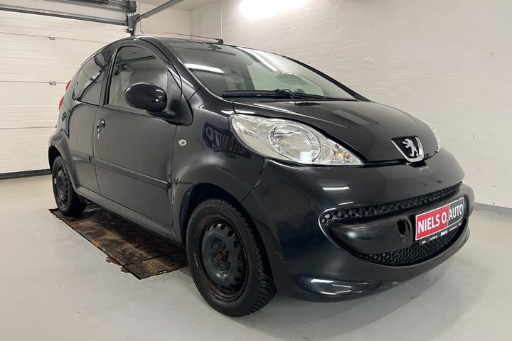 Sort Peugeot 107 fra 2007