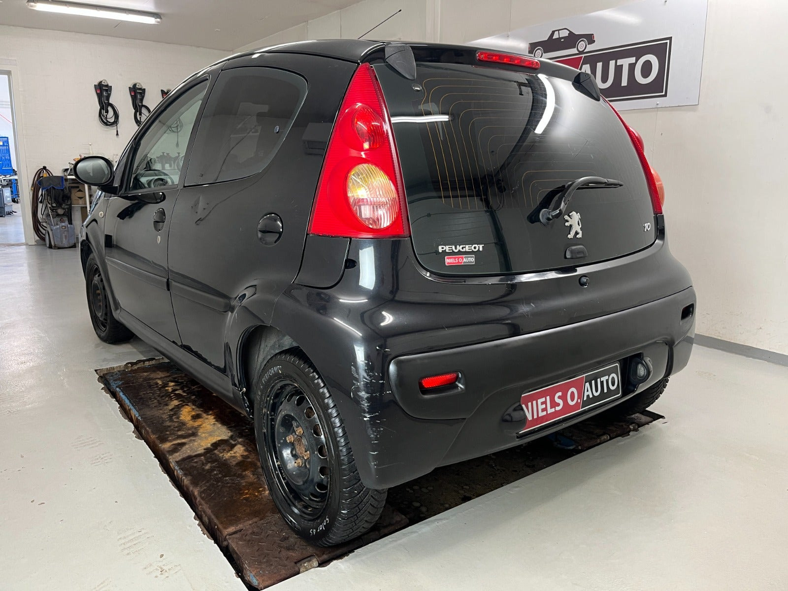 Sort Peugeot 107 fra 2007