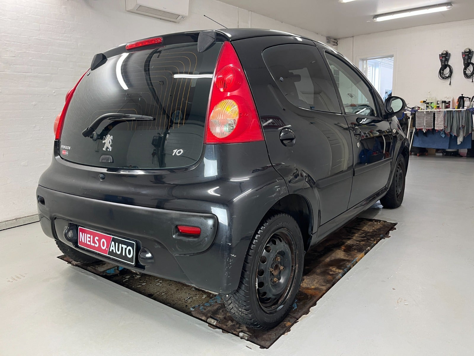 Sort Peugeot 107 fra 2007
