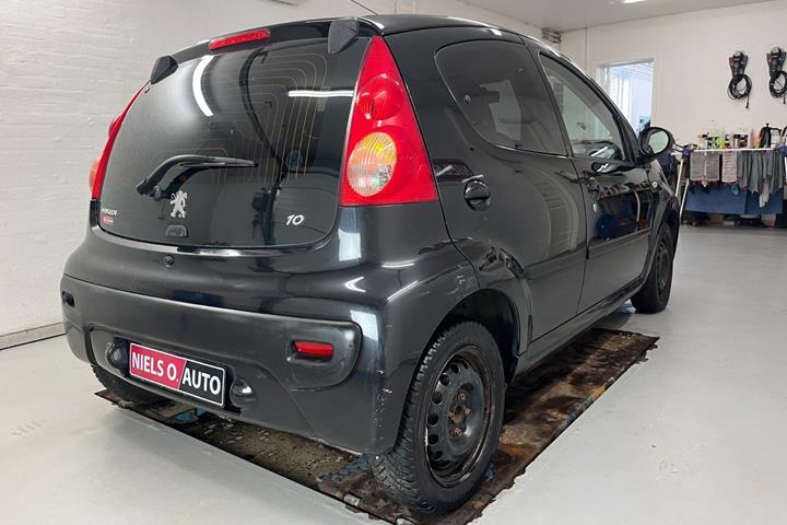 Sort Peugeot 107 fra 2007