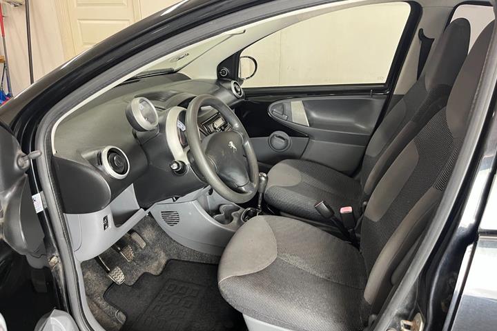 Sort Peugeot 107 fra 2007