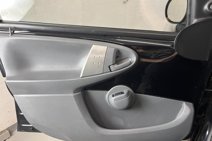 Sort Peugeot 107 fra 2007