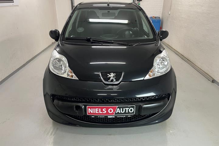 Sort Peugeot 107 fra 2007