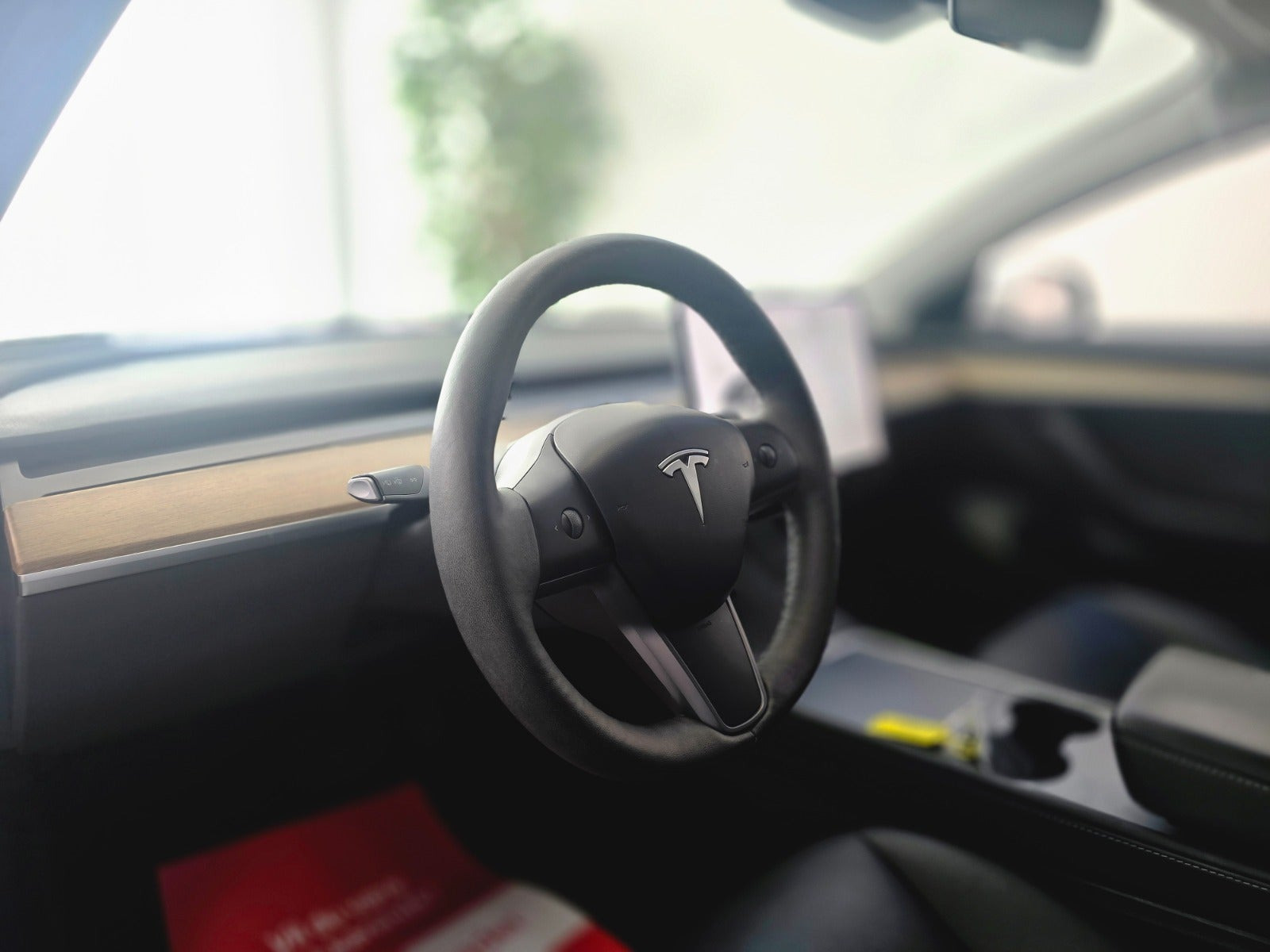 Hvid Tesla Model 3 fra 2021