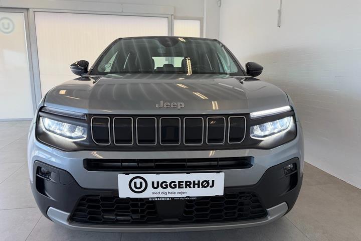 Grå Jeep Avenger fra 2025