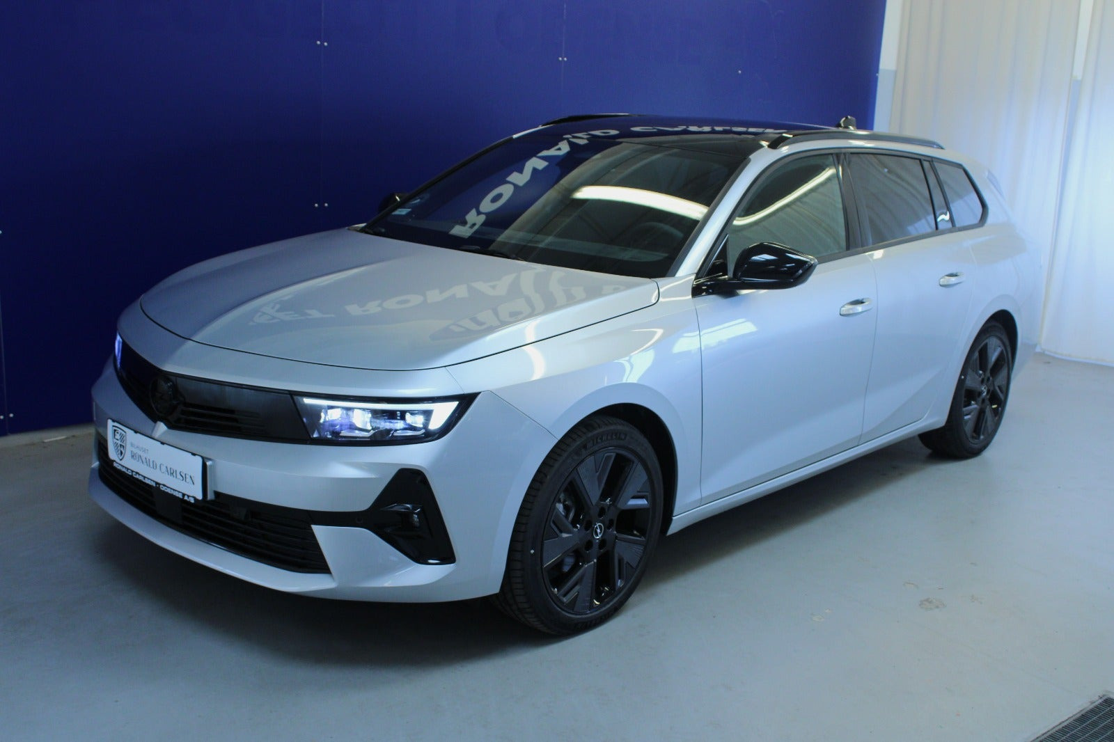 Sølv Opel Astra-e fra 2024