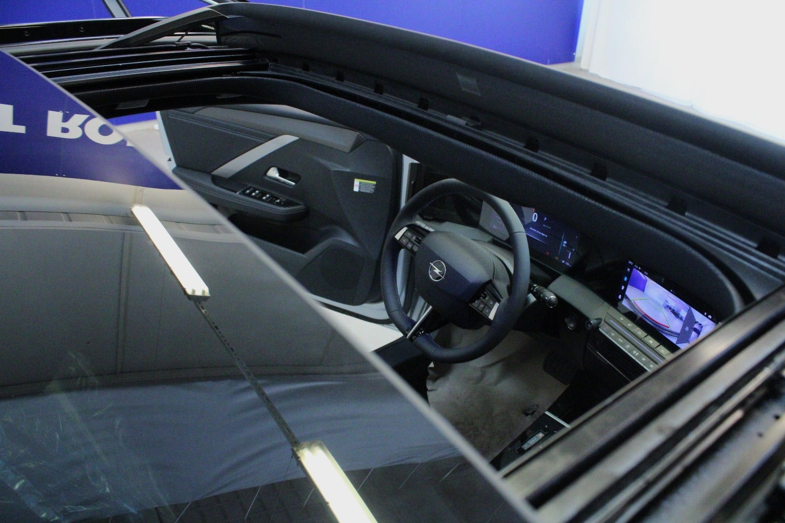Sølv Opel Astra-e fra 2024