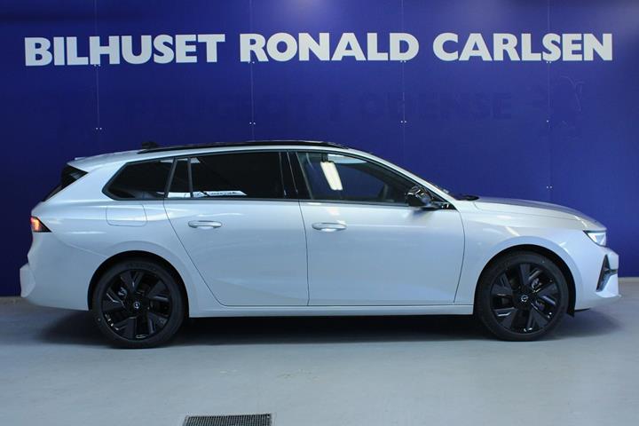 Sølv Opel Astra-e fra 2024