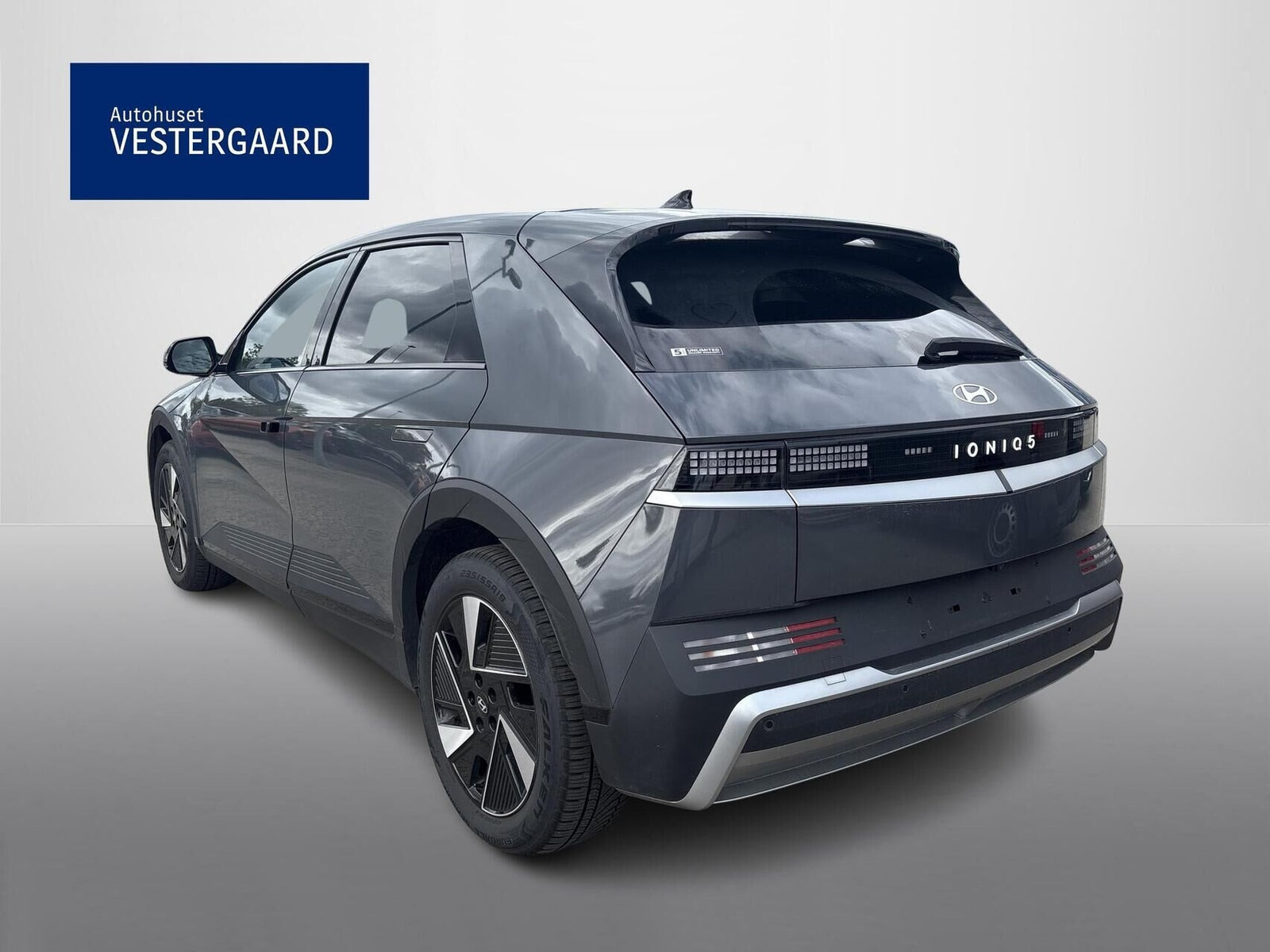 Grå Hyundai Ioniq 5 fra 2025