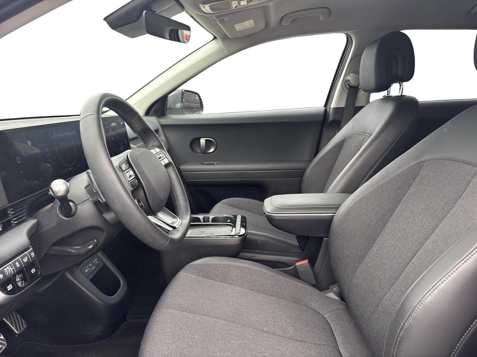 Grå Hyundai Ioniq 5 fra 2025