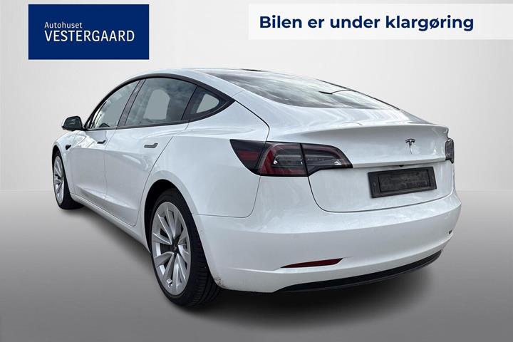 Hvid Tesla Model 3 fra 2020