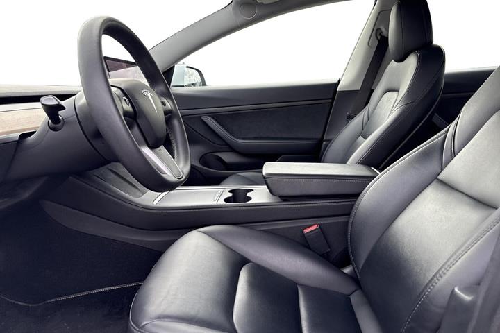 Hvid Tesla Model 3 fra 2020
