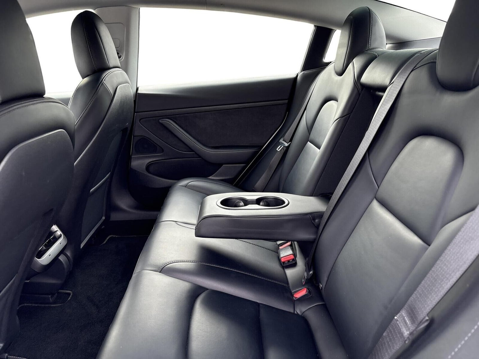 Hvid Tesla Model 3 fra 2020