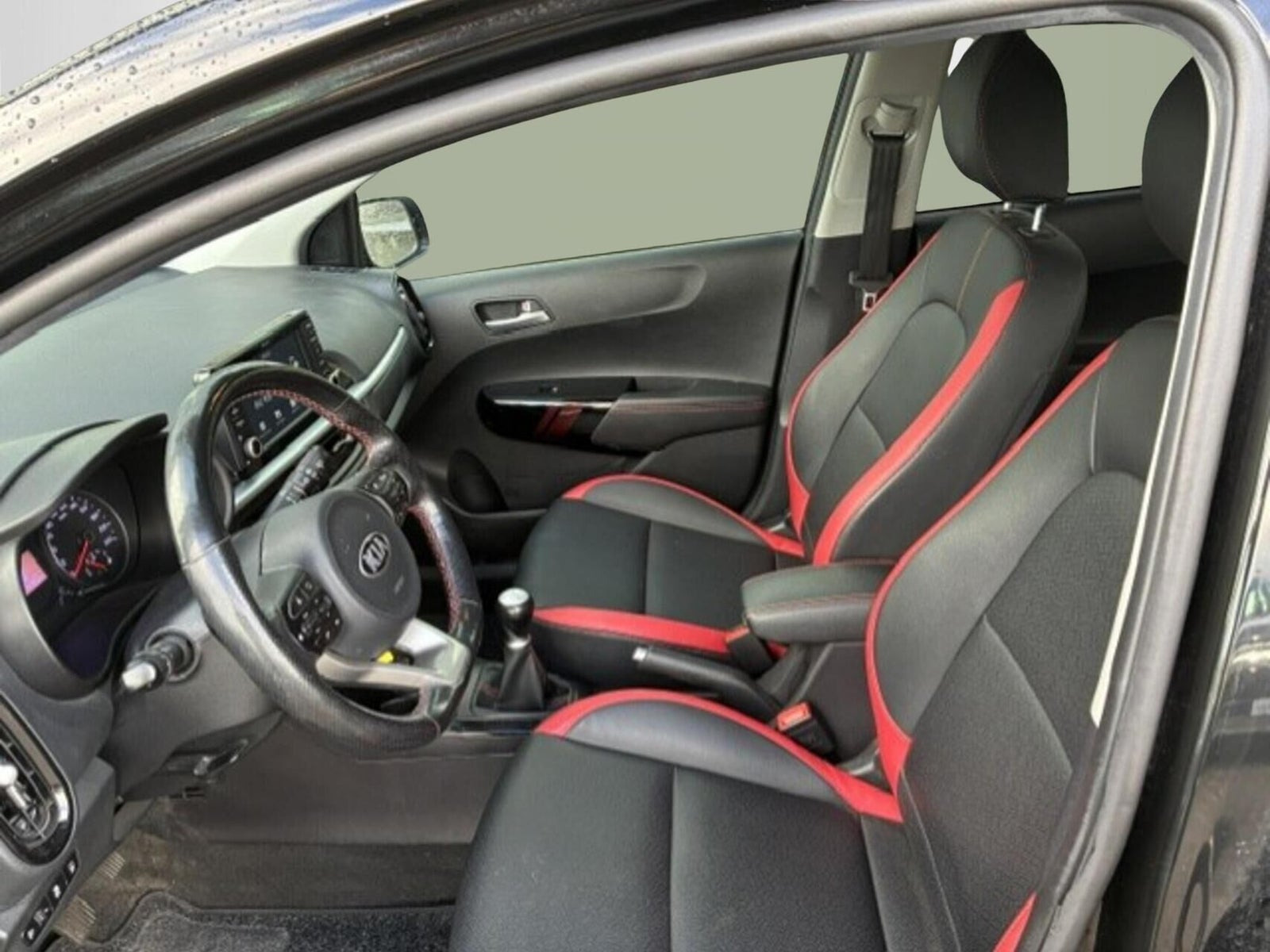 Beige Kia Picanto fra 2020