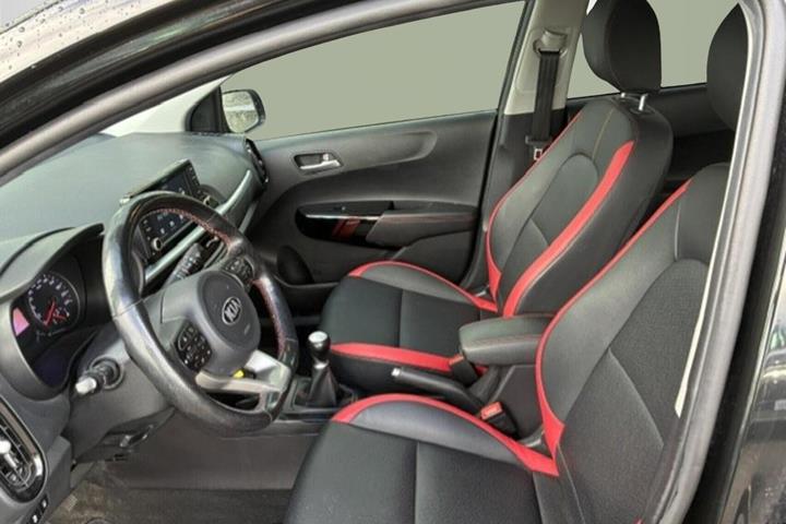 Beige Kia Picanto fra 2020
