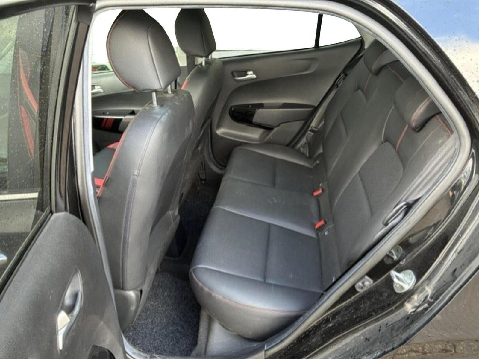 Beige Kia Picanto fra 2020