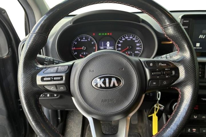 Beige Kia Picanto fra 2020