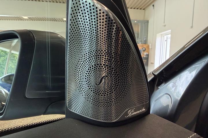 Grå Mercedes EQC400 fra 2021