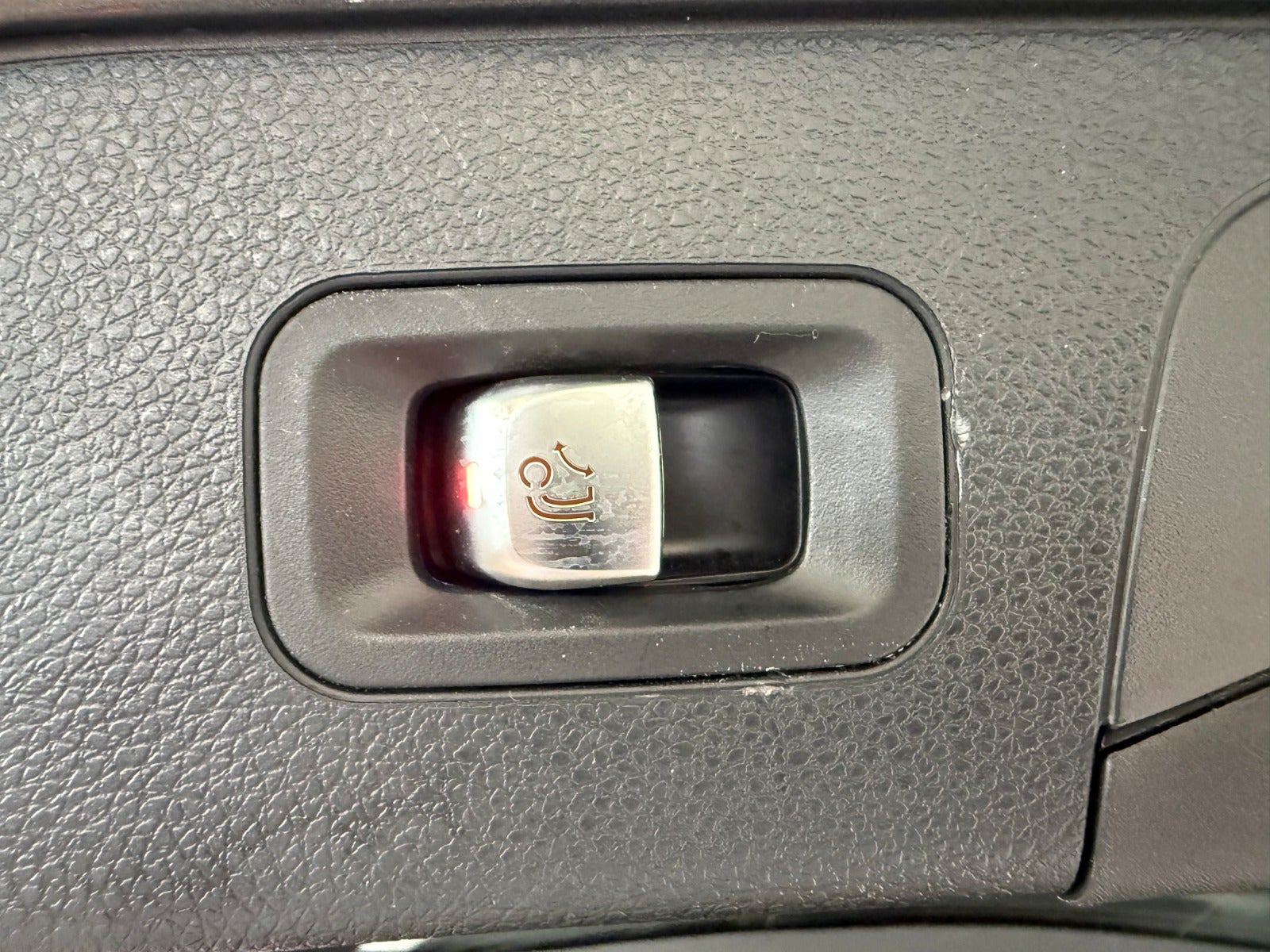 Grå Mercedes EQC400 fra 2021
