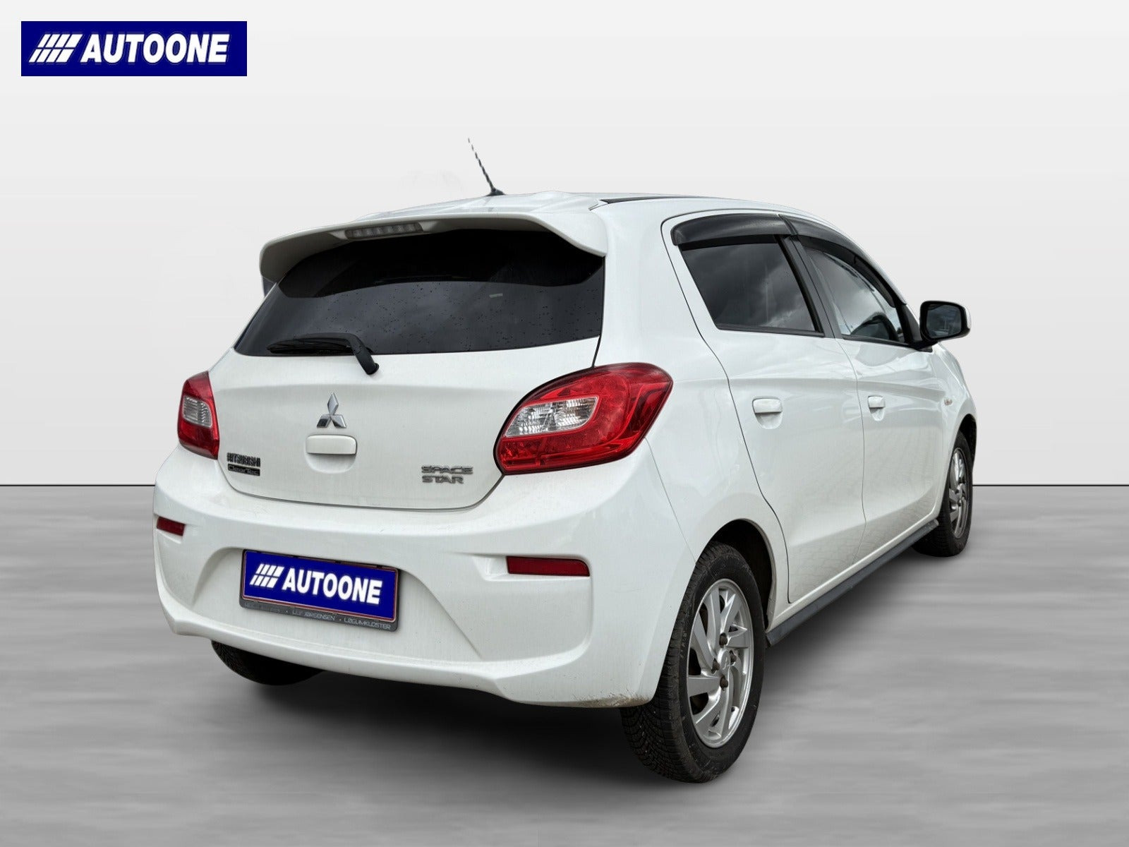 Hvid Mitsubishi Space Star fra 2016