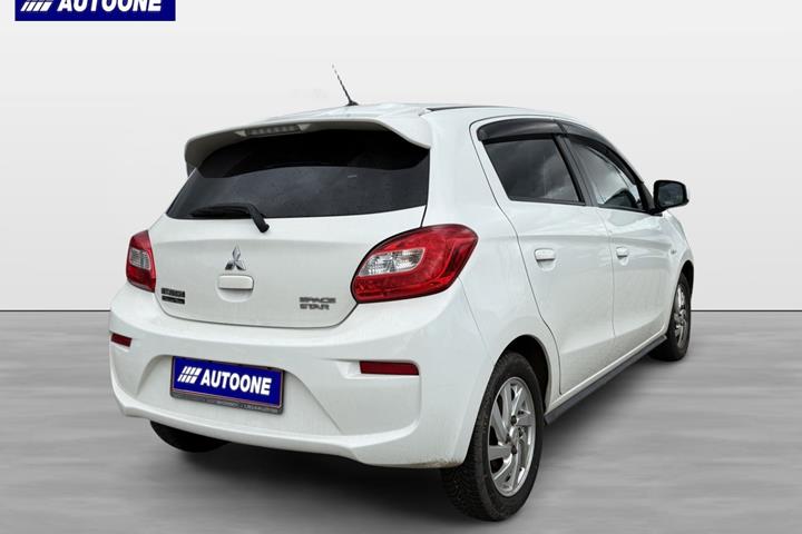 Hvid Mitsubishi Space Star fra 2016