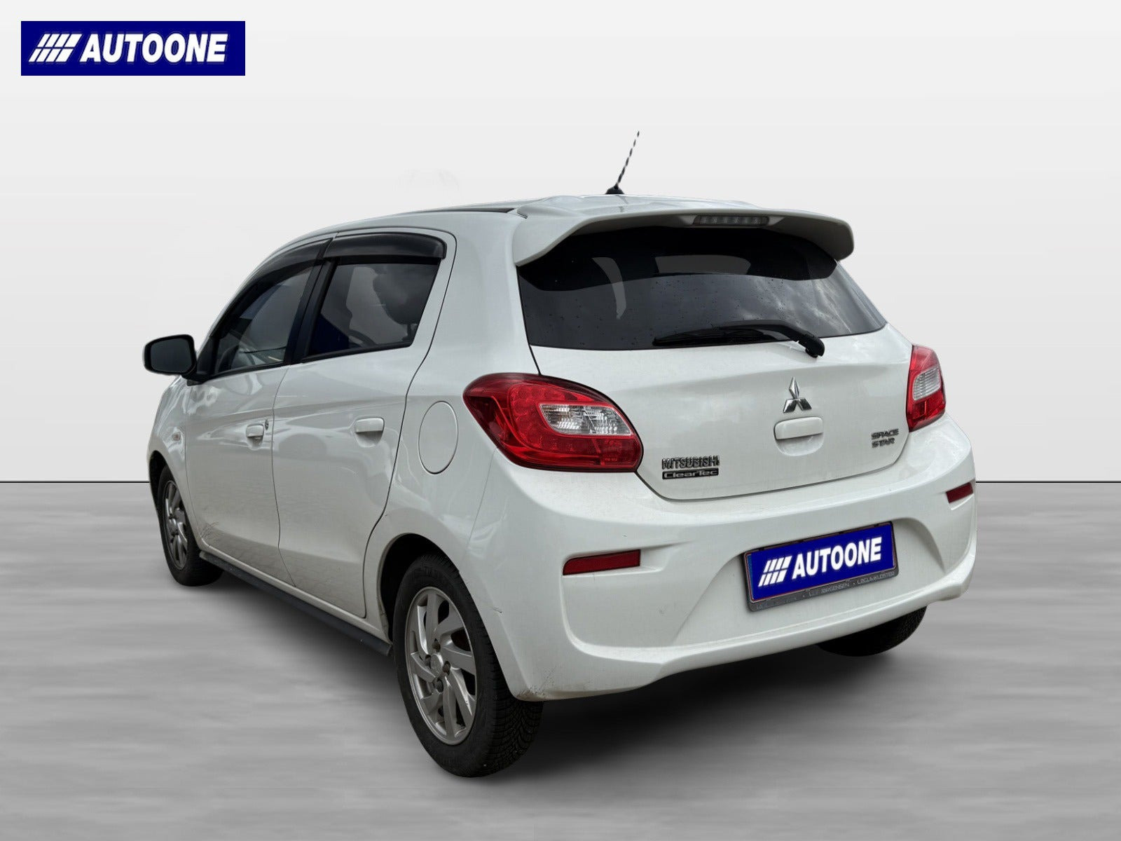 Hvid Mitsubishi Space Star fra 2016