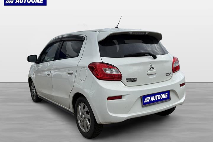 Hvid Mitsubishi Space Star fra 2016