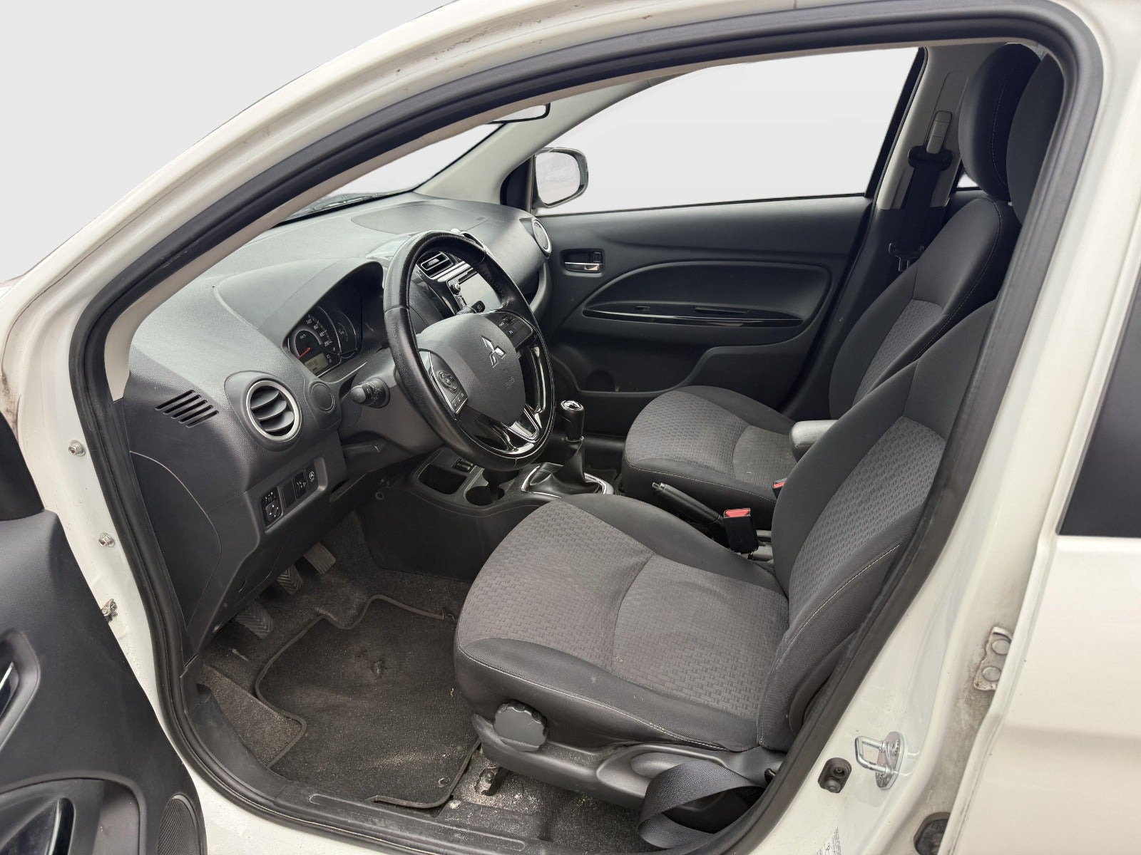Hvid Mitsubishi Space Star fra 2016