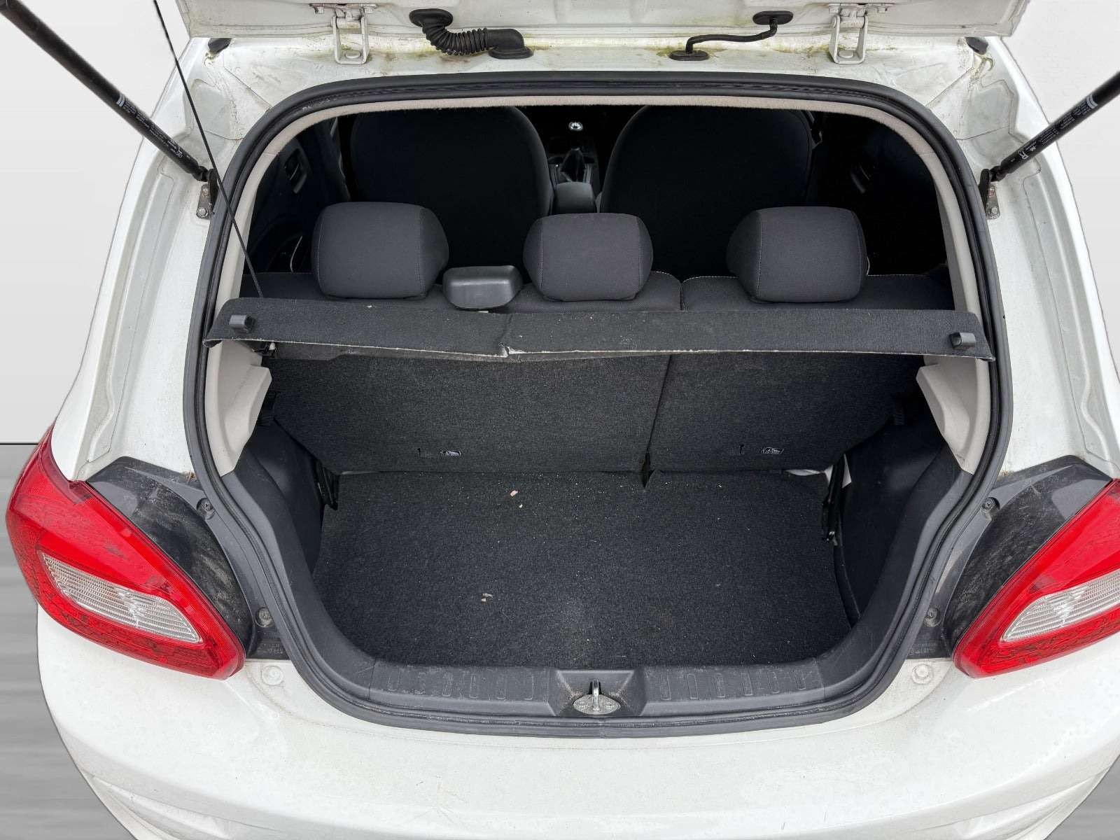 Hvid Mitsubishi Space Star fra 2016