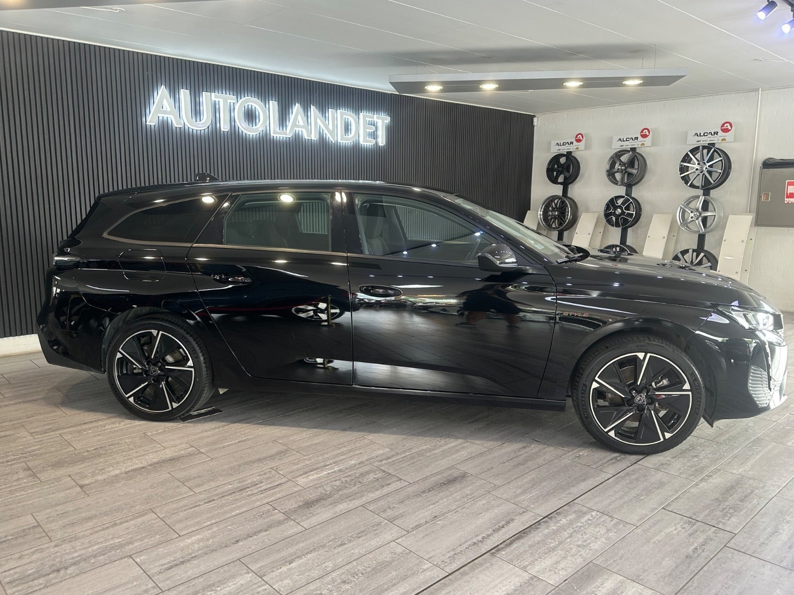 Sort Peugeot E-308 fra 2025
