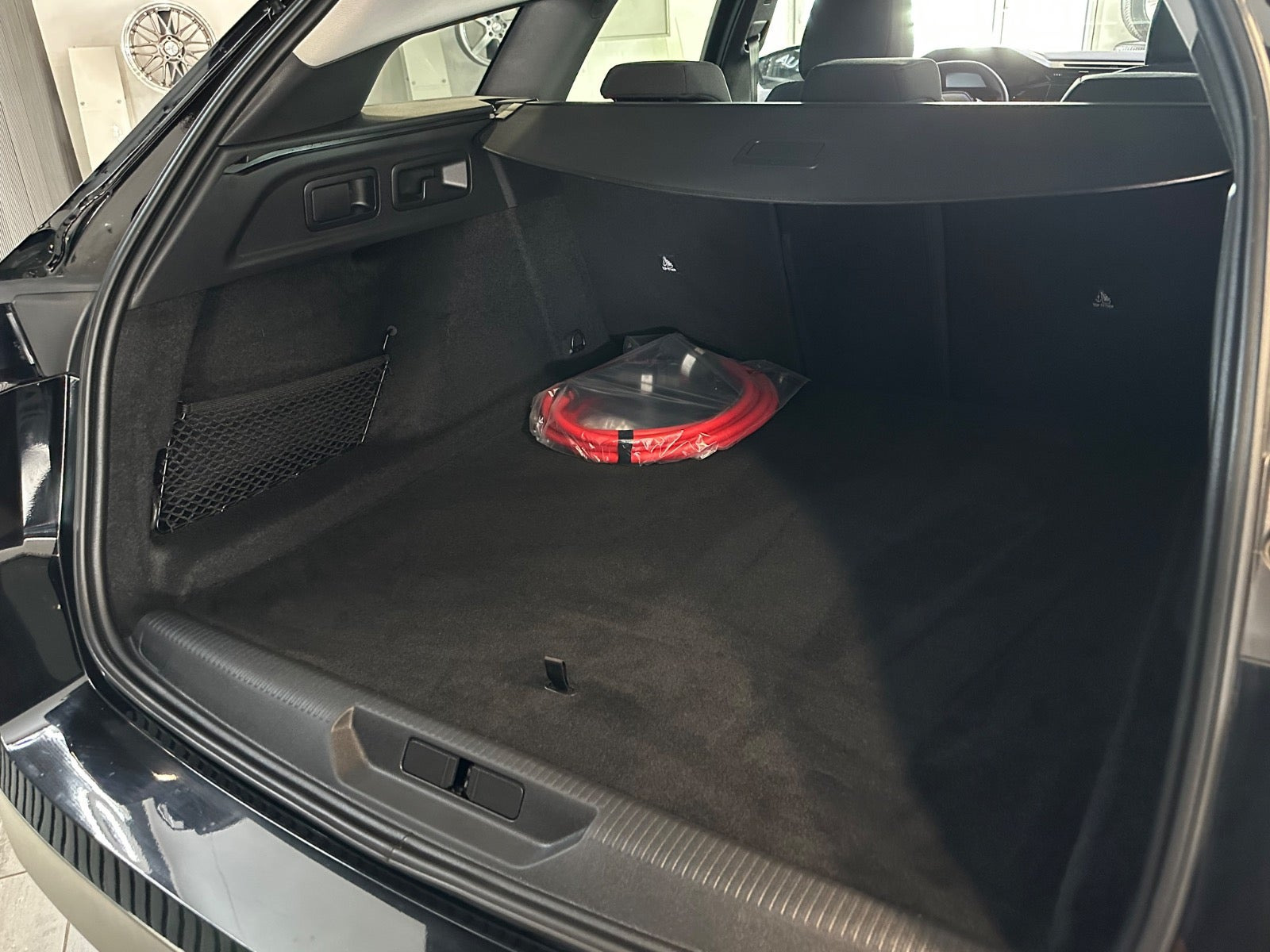 Sort Peugeot E-308 fra 2025