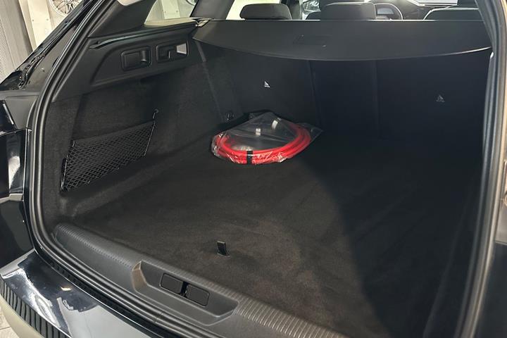 Sort Peugeot E-308 fra 2025