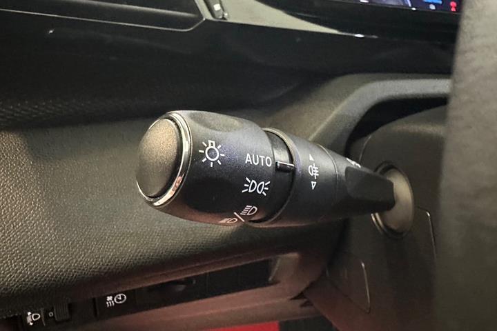 Sort Peugeot E-308 fra 2025