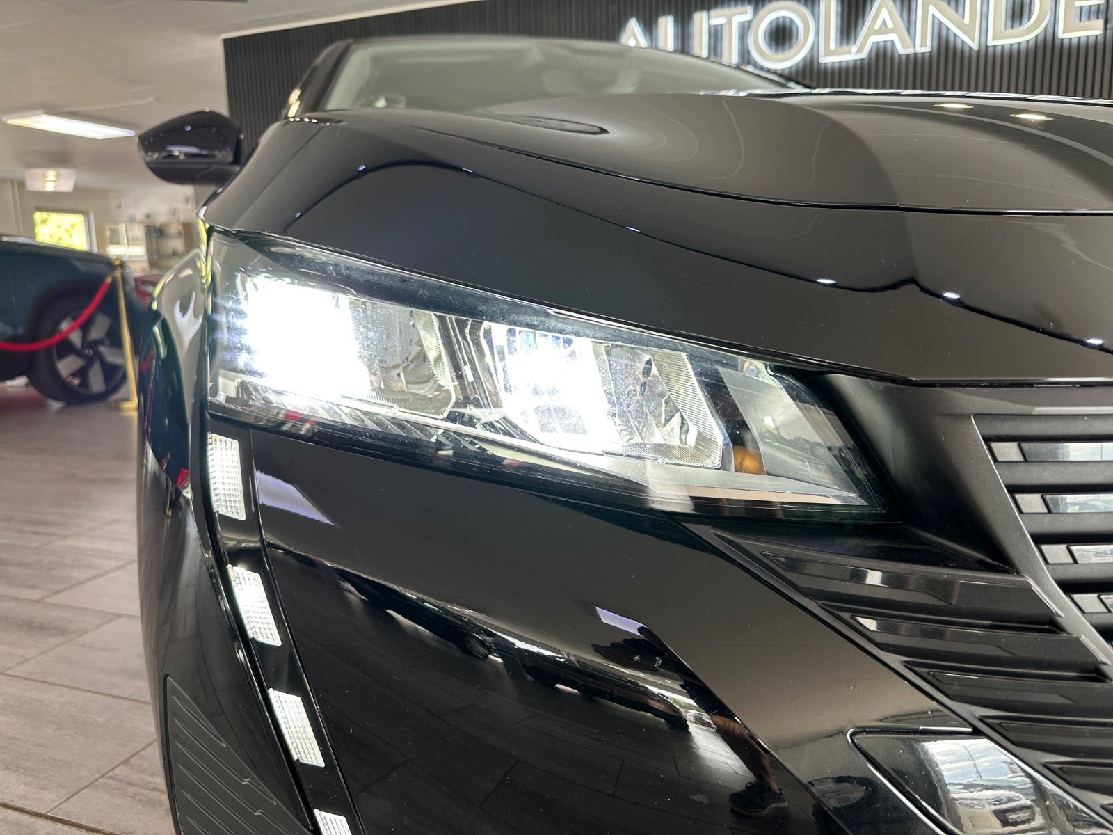 Sort Peugeot E-308 fra 2025