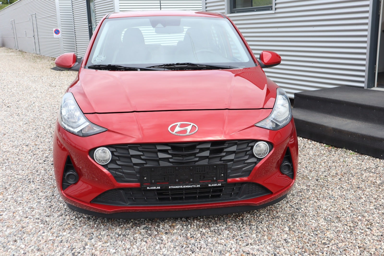 Rød Hyundai i10 fra 2021