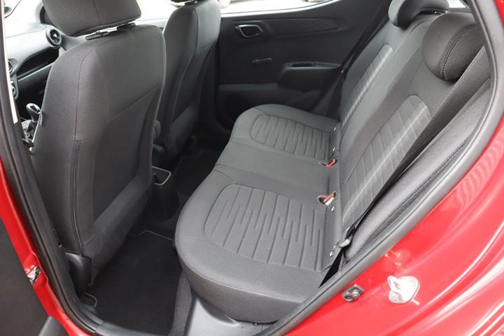 Rød Hyundai i10 fra 2021