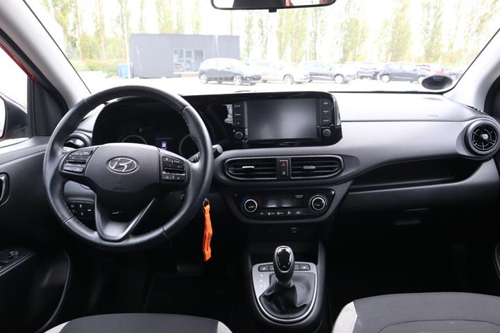 Rød Hyundai i10 fra 2021