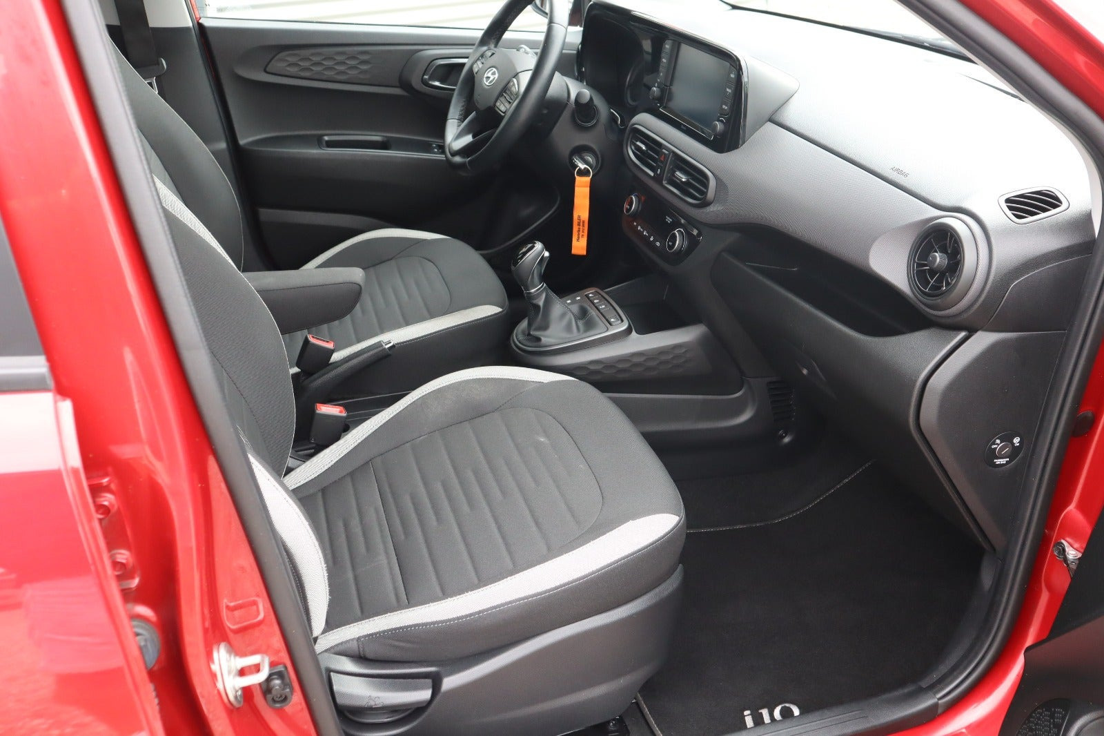 Rød Hyundai i10 fra 2021