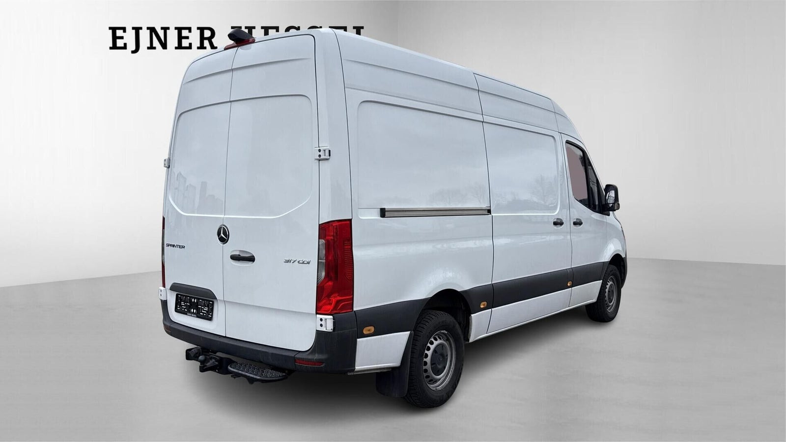 Hvid Mercedes Sprinter 317 fra 2023