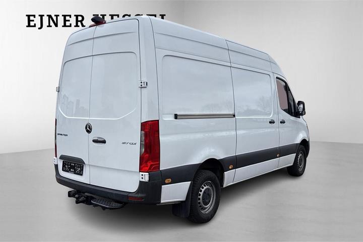Hvid Mercedes Sprinter 317 fra 2023