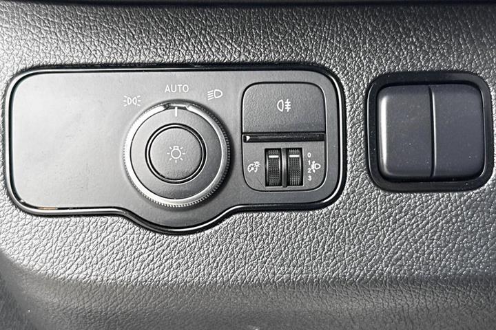 Hvid Mercedes Sprinter 317 fra 2023